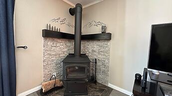 Spacious 2 BR Units at 1849 Condos with FREE Pool, Parking & Wifi