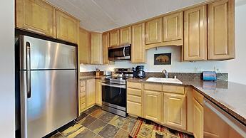 Spacious 2 BR Units at 1849 Condos with FREE Pool, Parking & Wifi