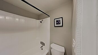 Spacious 2 BR Units at 1849 Condos with FREE Pool, Parking & Wifi