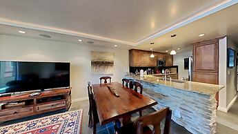 Spacious 2 BR Units at 1849 Condos with FREE Pool, Parking & Wifi