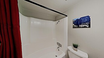 Spacious 2 BR Units at 1849 Condos with FREE Pool, Parking & Wifi