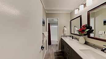 Spacious 2 BR Units at 1849 Condos with FREE Pool, Parking & Wifi