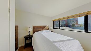 Spacious 2 BR Units at 1849 Condos with FREE Pool, Parking & Wifi