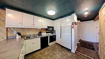 Spacious 2 BR Units at 1849 Condos with FREE Pool, Parking & Wifi