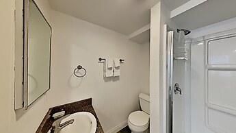 Spacious 2 BR Units at 1849 Condos with FREE Pool, Parking & Wifi