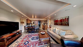 Spacious 2 BR Units at 1849 Condos with FREE Pool, Parking & Wifi