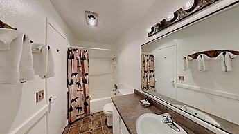 Spacious 2 BR Units at 1849 Condos with FREE Pool, Parking & Wifi