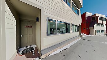 Spacious 2 BR Units at 1849 Condos with FREE Pool, Parking & Wifi