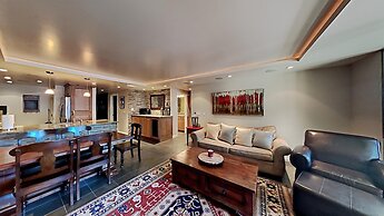 Spacious 2 BR Units at 1849 Condos with FREE Pool, Parking & Wifi