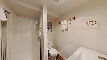 Spacious 2 BR Units at 1849 Condos with FREE Pool, Parking & Wifi