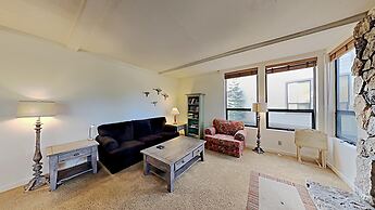 Spacious 2 BR Units at 1849 Condos with FREE Pool, Parking & Wifi