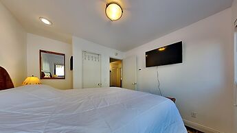 Spacious 2 BR Units at 1849 Condos with FREE Pool, Parking & Wifi