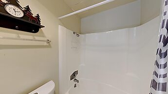 Spacious 2 BR Units at 1849 Condos with FREE Pool, Parking & Wifi