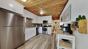 Spacious 2 BR Units at 1849 Condos with FREE Pool, Parking & Wifi