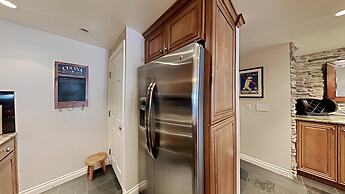 Spacious 2 BR Units at 1849 Condos with FREE Pool, Parking & Wifi