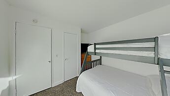 Spacious 2 BR Units at 1849 Condos with FREE Pool, Parking & Wifi