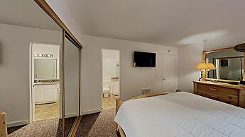 Spacious 2 BR Units at 1849 Condos with FREE Pool, Parking & Wifi