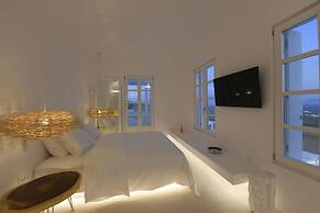 The Ammonite Resort – Adults Only