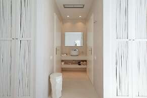 The Ammonite Resort – Adults Only