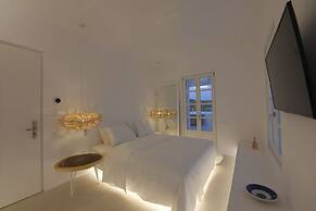 The Ammonite Resort – Adults Only