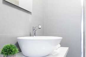 A World Aparts - The Artist's Suite