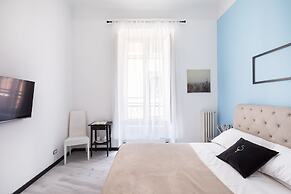 A World Aparts - The Artist's Suite