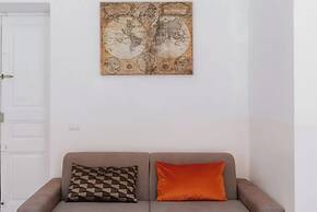 A World Aparts - Frattina Royal