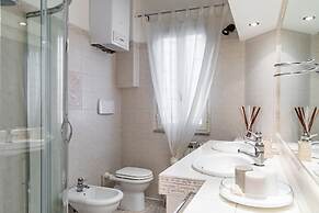 A World Aparts - Frattina Royal