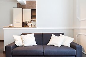 A World Aparts - Frattina Royal