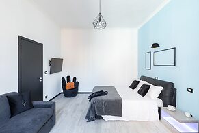 A World Aparts - 32 Modena