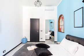 A World Aparts - 32 Modena