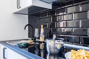 A World Aparts - 32 Modena