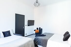 A World Aparts - 32 Modena