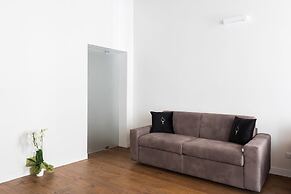 A World Aparts - 104 Frattina