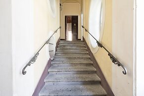 A World Aparts - 104 Frattina