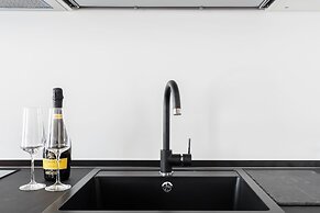 A World Aparts - 104 Frattina