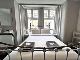 Central Cove Guesthouse