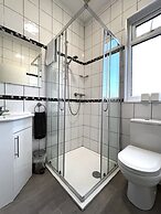 Central Cove Guesthouse