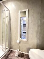 Central Cove Guesthouse