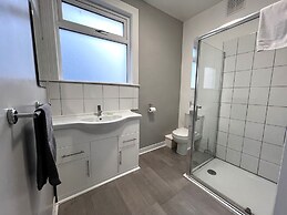 Central Cove Guesthouse