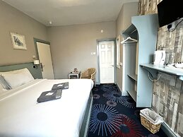 Central Cove Guesthouse