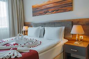 Empula Hotel & Residences