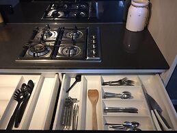 South Brisbane Funky 1 BED Parking Qsb027-18