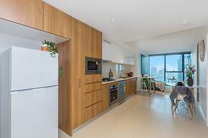 SKY Heart of BNE City 2bed APT Pool& Gym Qbn222-18