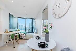 SKY Heart of BNE City 2bed APT Pool& Gym Qbn222-18