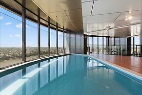 SKY Heart of BNE City 2bed APT Pool& Gym Qbn222-18