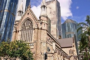 SKY Heart of BNE City 2bed APT Pool& Gym Qbn222-18