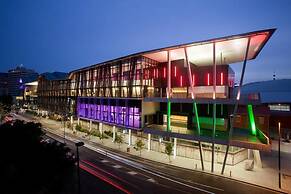 SKY Heart of BNE City 2bed APT Pool& Gym Qbn222-18