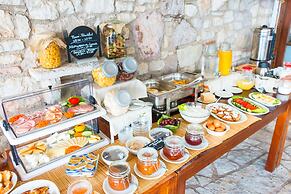 Grekis hotel & Apartments