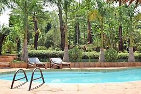 Chanya Lodge